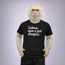 Camiseta 100% Algodão Meme Albinao Frase - Calma, que o Pai Chegou